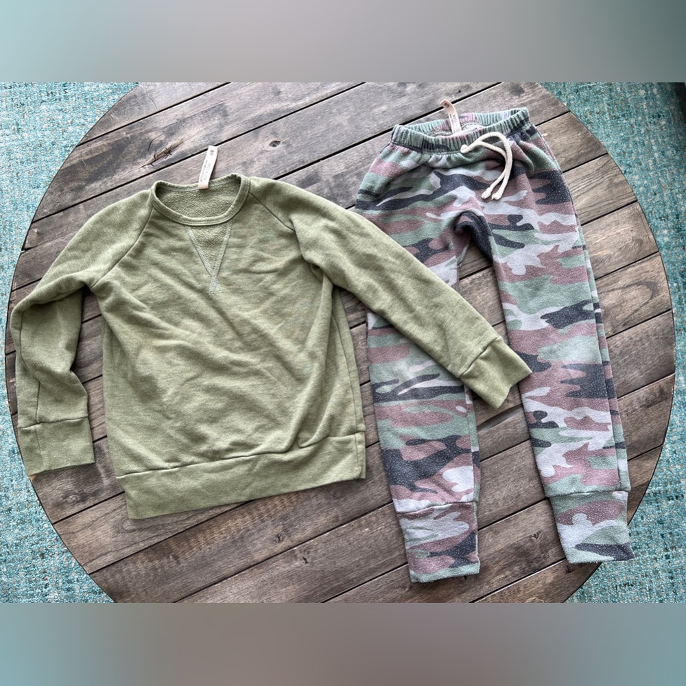 Childhoods 8/9 pullover crew sweatshirt boys pants joggers sweatpants green camo